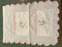 Load image into Gallery viewer, Vintage bed linens