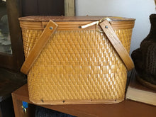 Load image into Gallery viewer, Picnic basket