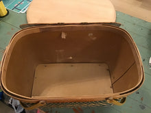 Load image into Gallery viewer, Picnic basket