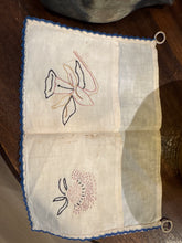 Load image into Gallery viewer, Vintage bed linens