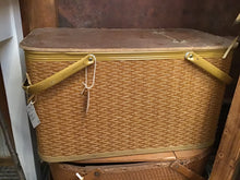 Load image into Gallery viewer, Picnic basket