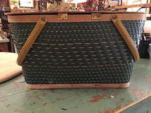 Load image into Gallery viewer, Picnic basket