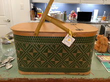 Load image into Gallery viewer, Picnic basket