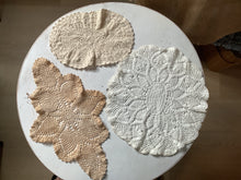 Load image into Gallery viewer, Doilies