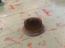 Load image into Gallery viewer, Metal flower frog