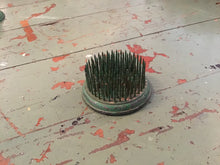 Load image into Gallery viewer, Metal flower frog