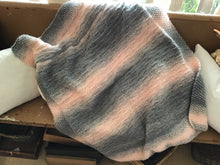 Load image into Gallery viewer, Vintage bed linens