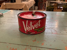 Load image into Gallery viewer, Vintage tin