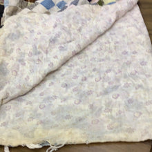 Load image into Gallery viewer, Vintage bed linens