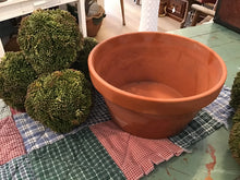 Load image into Gallery viewer, Vintage clay pots
