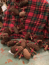 Load image into Gallery viewer, Garland
