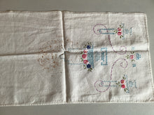 Load image into Gallery viewer, Dresser scarves
