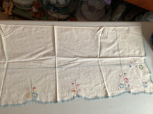 Load image into Gallery viewer, Dresser scarves
