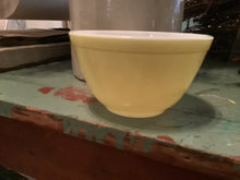 Load image into Gallery viewer, Pyrex bowl
