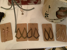 Load image into Gallery viewer, Drop earrings
