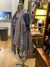 Load image into Gallery viewer, Sweater vest
