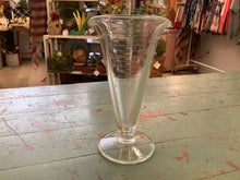 Load image into Gallery viewer, Lab glass
