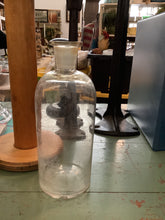 Load image into Gallery viewer, Lab glass

