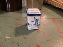 Load image into Gallery viewer, Vintage tin
