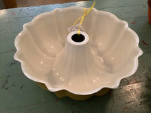 Load image into Gallery viewer, Vintage Bundt Cake Pan
