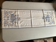 Load image into Gallery viewer, Dresser scarves
