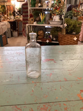 Load image into Gallery viewer, Apothecary bottle w/stopper
