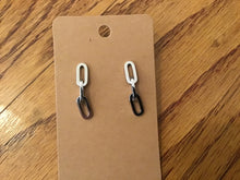 Load image into Gallery viewer, Stud earrings

