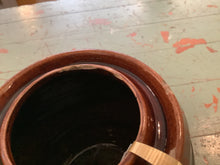 Load image into Gallery viewer, Brown crock
