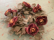 Load image into Gallery viewer, Ranunculus wreath
