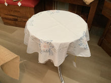 Load image into Gallery viewer, Tablecloths
