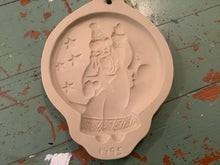 Load image into Gallery viewer, Cookie cutters &amp; molds
