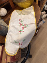Load image into Gallery viewer, Dresser scarves
