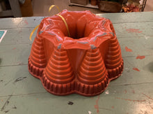 Load image into Gallery viewer, Vintage Bundt Cake Pan
