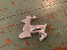 Load image into Gallery viewer, Cookie cutters &amp; molds
