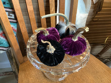 Load image into Gallery viewer, Velvet pumpkin
