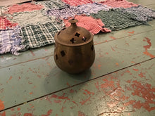Load image into Gallery viewer, Brass items
