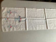 Load image into Gallery viewer, Dresser scarves

