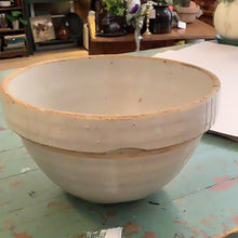 Load image into Gallery viewer, Crock bowl
