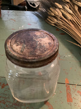 Load image into Gallery viewer, Glass jar w/lid
