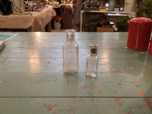 Load image into Gallery viewer, Lab glass
