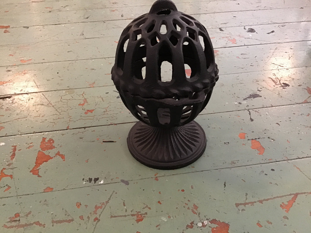 Cast iron string holder