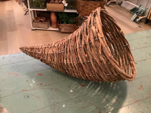 Load image into Gallery viewer, Wicker decor

