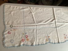 Load image into Gallery viewer, Dresser scarves
