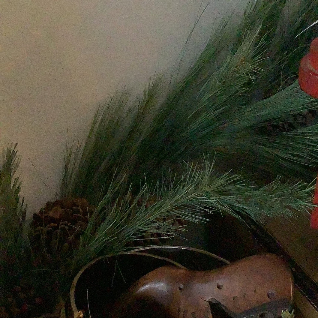Mixed pine garland.