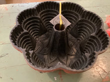 Load image into Gallery viewer, Vintage Bundt Cake Pan
