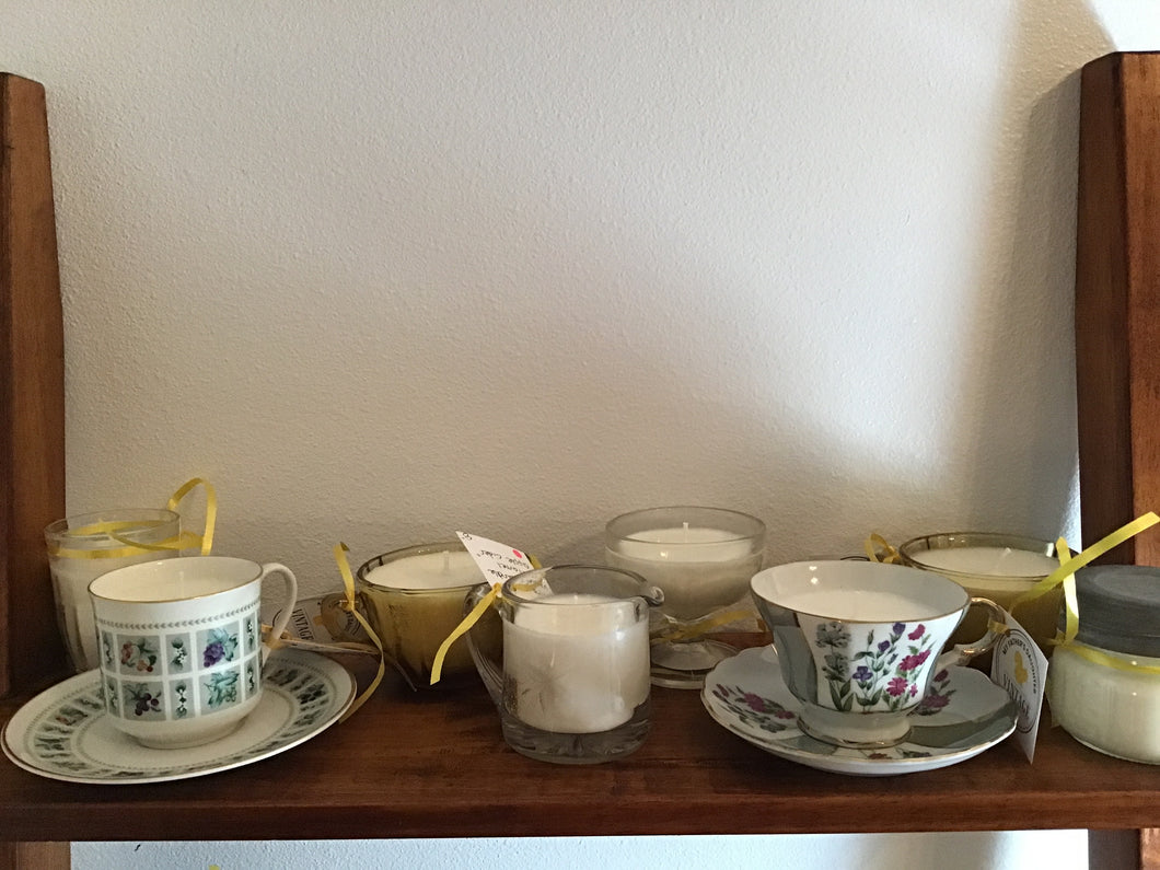 Small vintage vessel candle