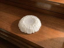 Load image into Gallery viewer, Milk glass
