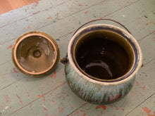 Load image into Gallery viewer, Hull pottery
