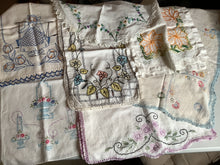 Load image into Gallery viewer, Dresser scarves

