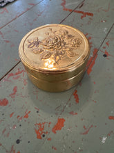 Load image into Gallery viewer, Brass items
